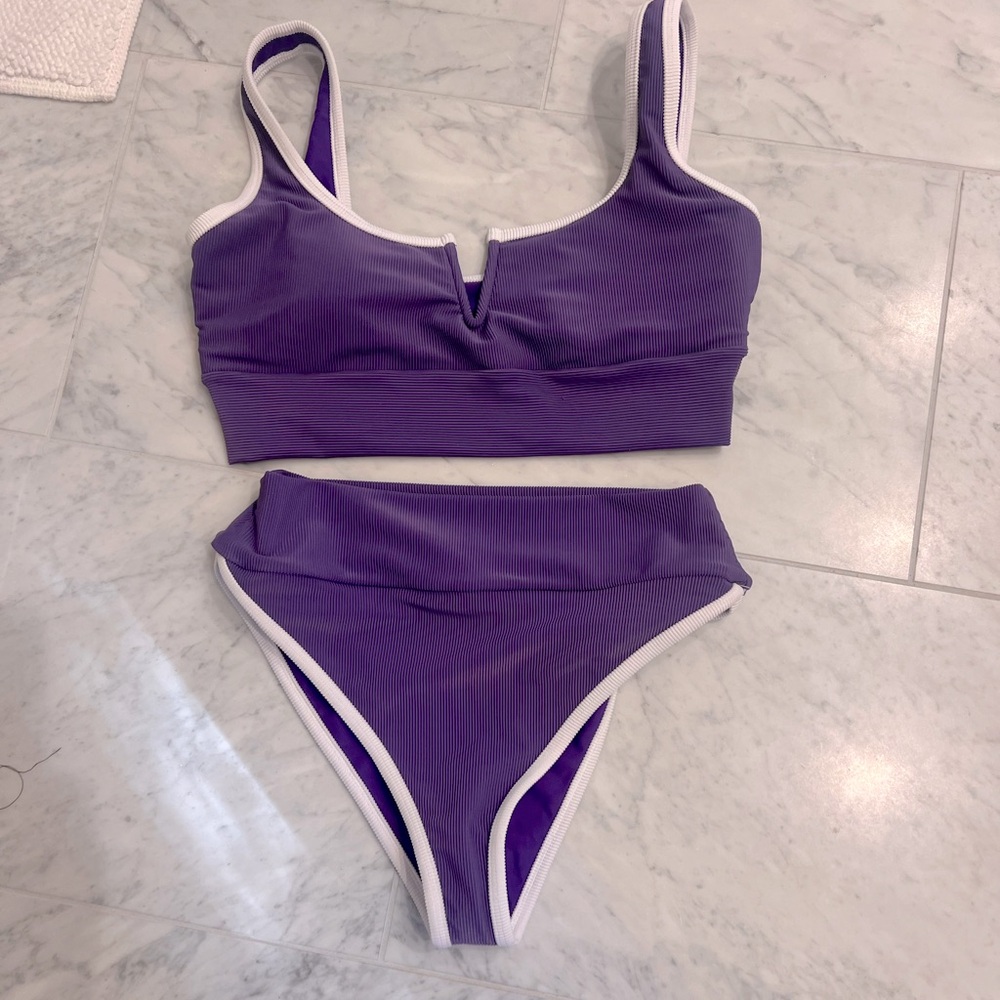 Lain snow Kiawah two piece V-cut bathing suit size large